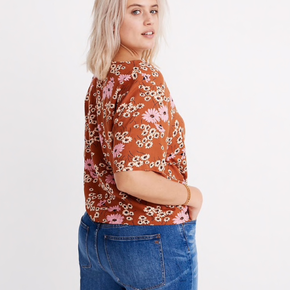 Novel Tie-Front Top in Hillside Daisies